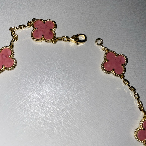 Elegant Pink and Gold Floral Clover Necklace - Picture 3 of 5
